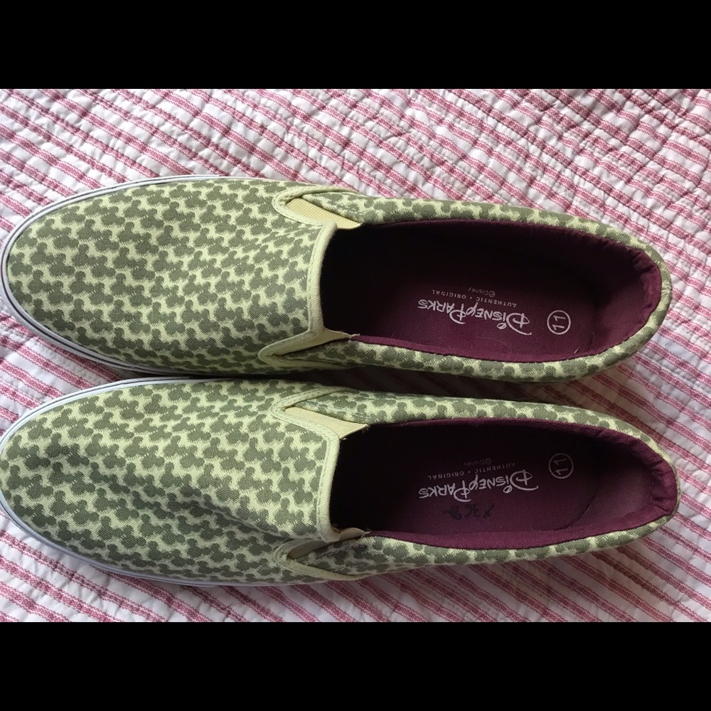 Men’s Disney Parks Slide on Casual Shoes Size 11